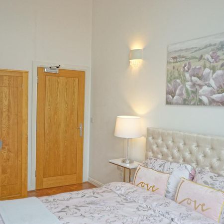 Soak Up The Light At A Soothing, Stylish Apartment In Swansea Marina Εξωτερικό φωτογραφία