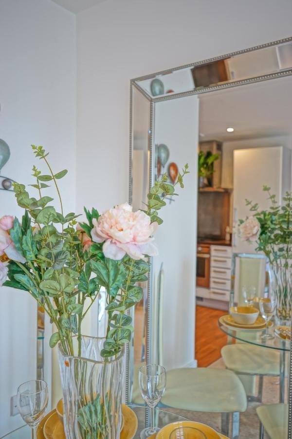 Soak Up The Light At A Soothing, Stylish Apartment In Swansea Marina Εξωτερικό φωτογραφία
