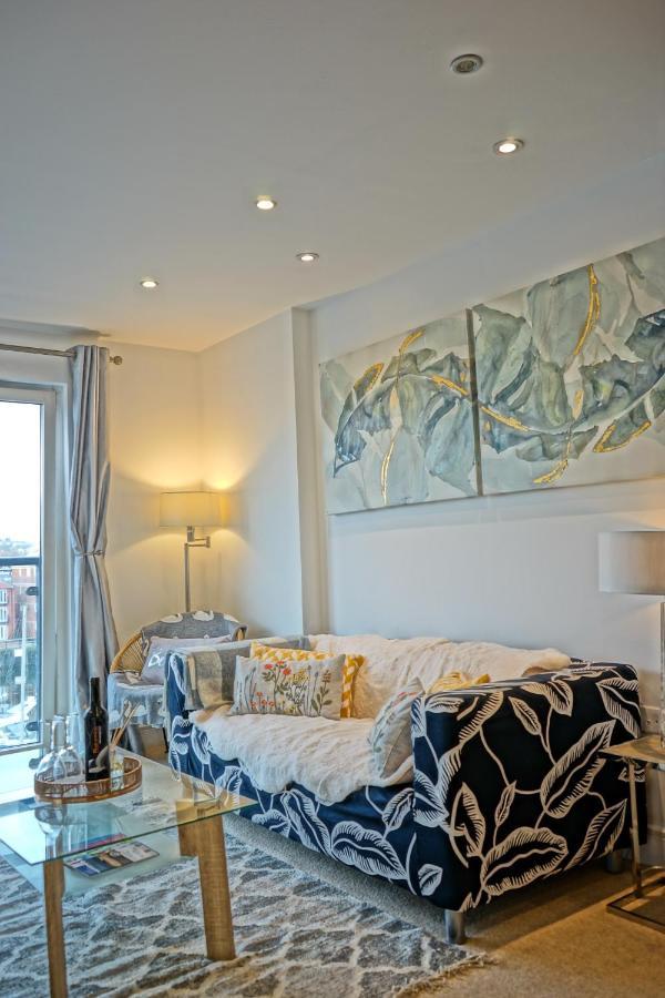 Soak Up The Light At A Soothing, Stylish Apartment In Swansea Marina Εξωτερικό φωτογραφία