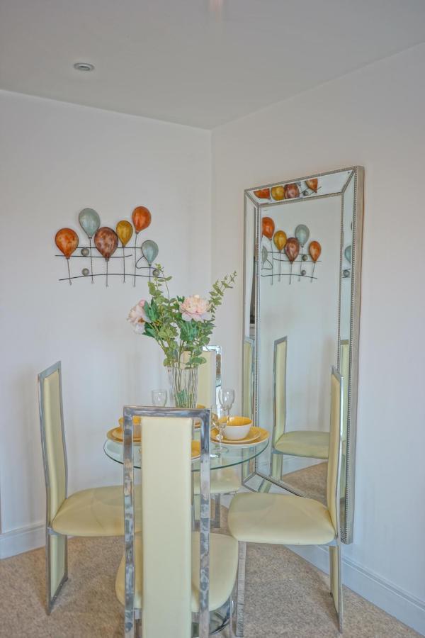Soak Up The Light At A Soothing, Stylish Apartment In Swansea Marina Εξωτερικό φωτογραφία