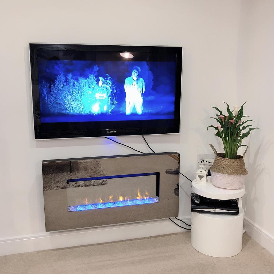 Soak Up The Light At A Soothing, Stylish Apartment In Swansea Marina Εξωτερικό φωτογραφία