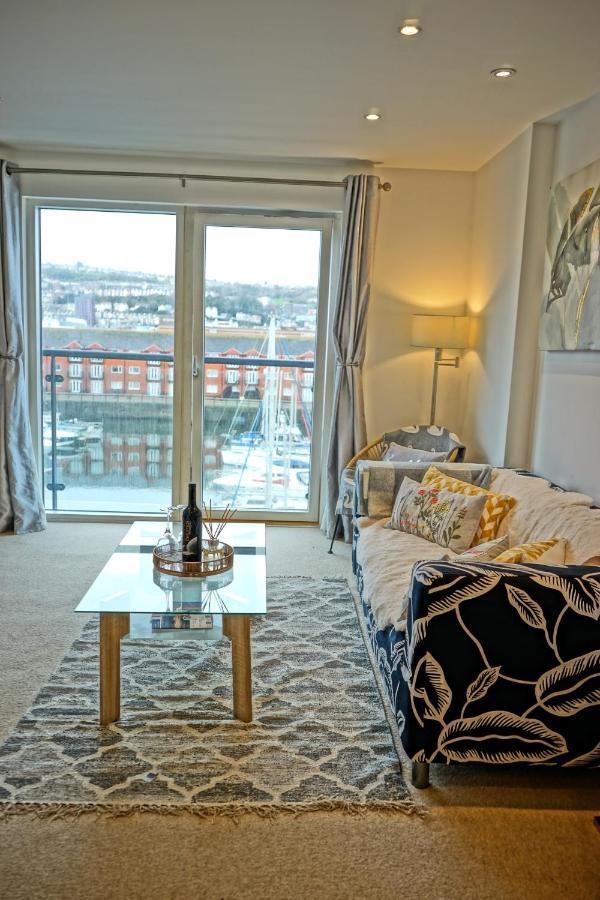 Soak Up The Light At A Soothing, Stylish Apartment In Swansea Marina Εξωτερικό φωτογραφία