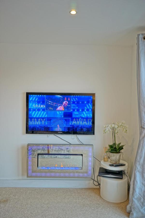 Soak Up The Light At A Soothing, Stylish Apartment In Swansea Marina Εξωτερικό φωτογραφία