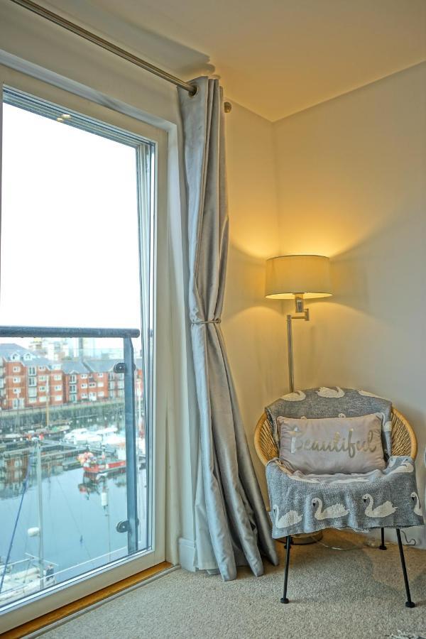 Soak Up The Light At A Soothing, Stylish Apartment In Swansea Marina Εξωτερικό φωτογραφία