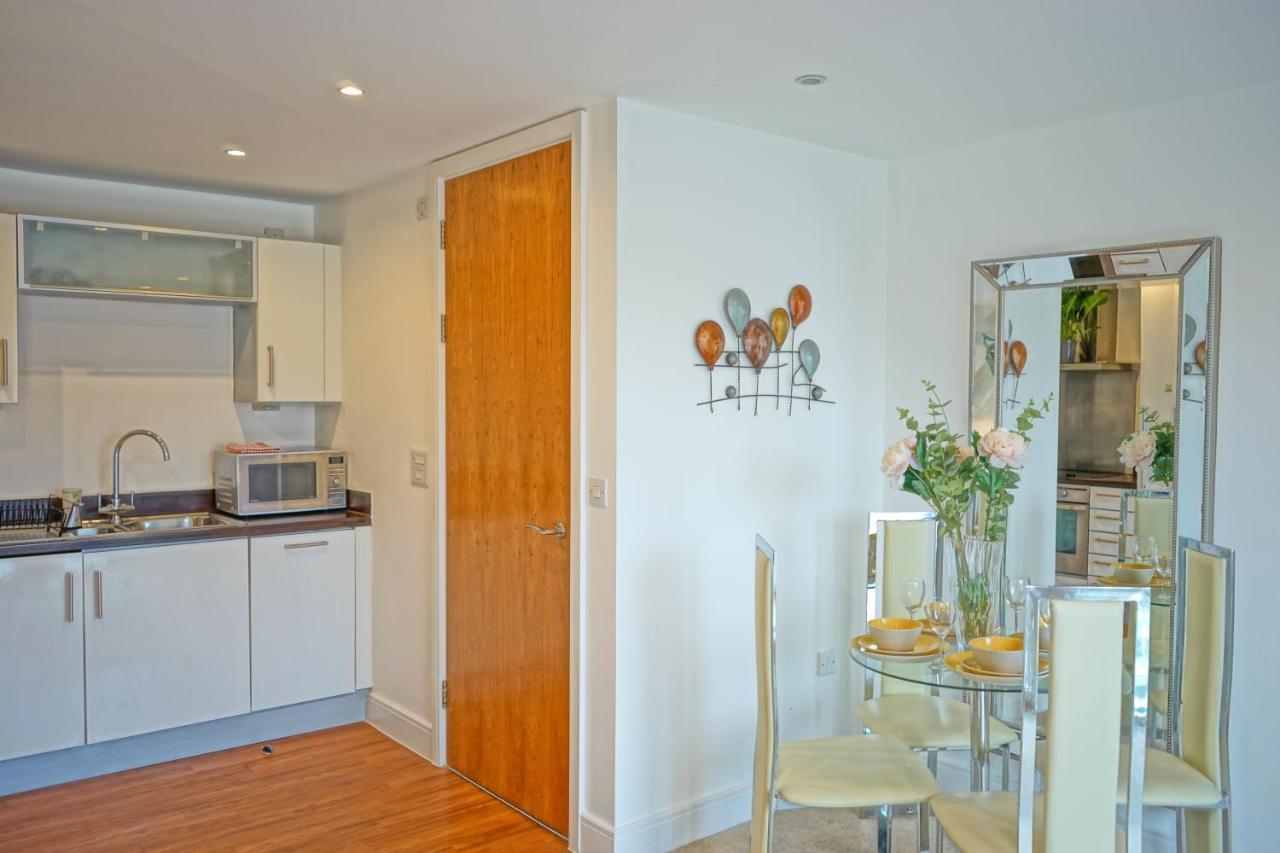 Soak Up The Light At A Soothing, Stylish Apartment In Swansea Marina Εξωτερικό φωτογραφία