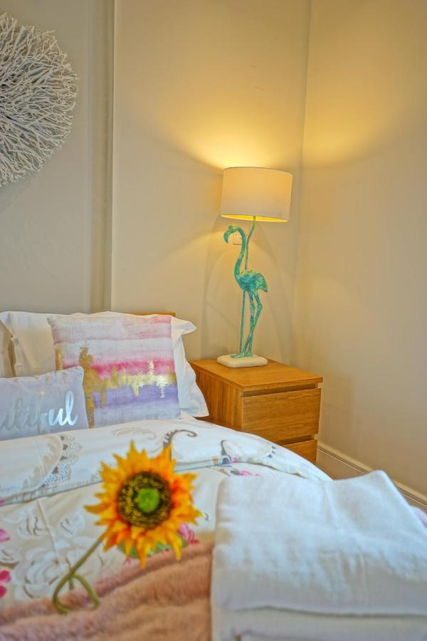 Soak Up The Light At A Soothing, Stylish Apartment In Swansea Marina Εξωτερικό φωτογραφία