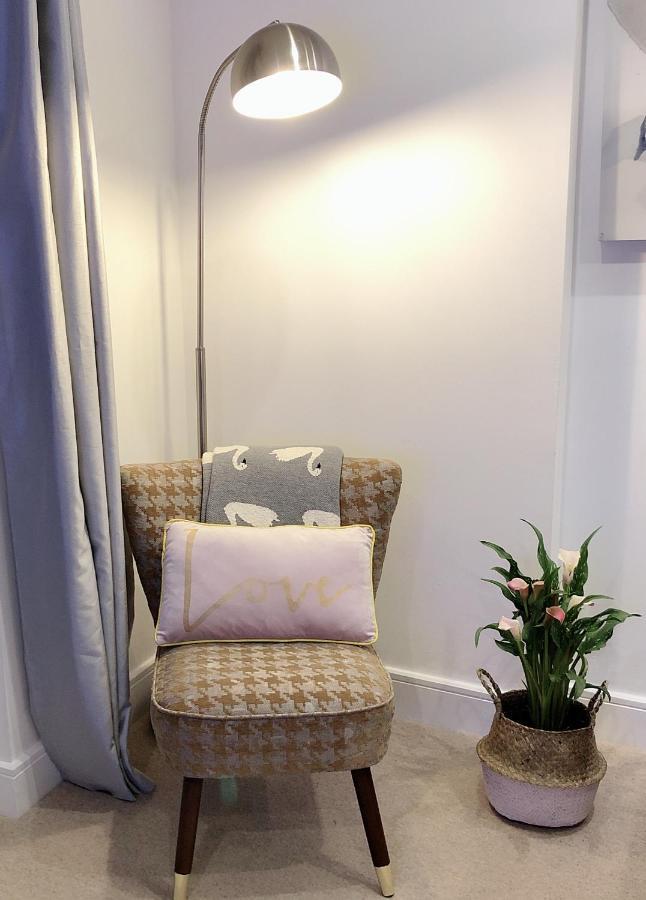Soak Up The Light At A Soothing, Stylish Apartment In Swansea Marina Εξωτερικό φωτογραφία