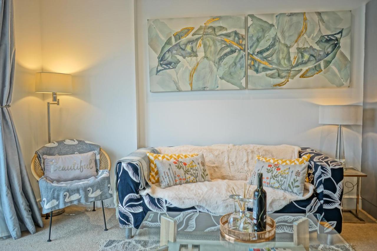 Soak Up The Light At A Soothing, Stylish Apartment In Swansea Marina Εξωτερικό φωτογραφία
