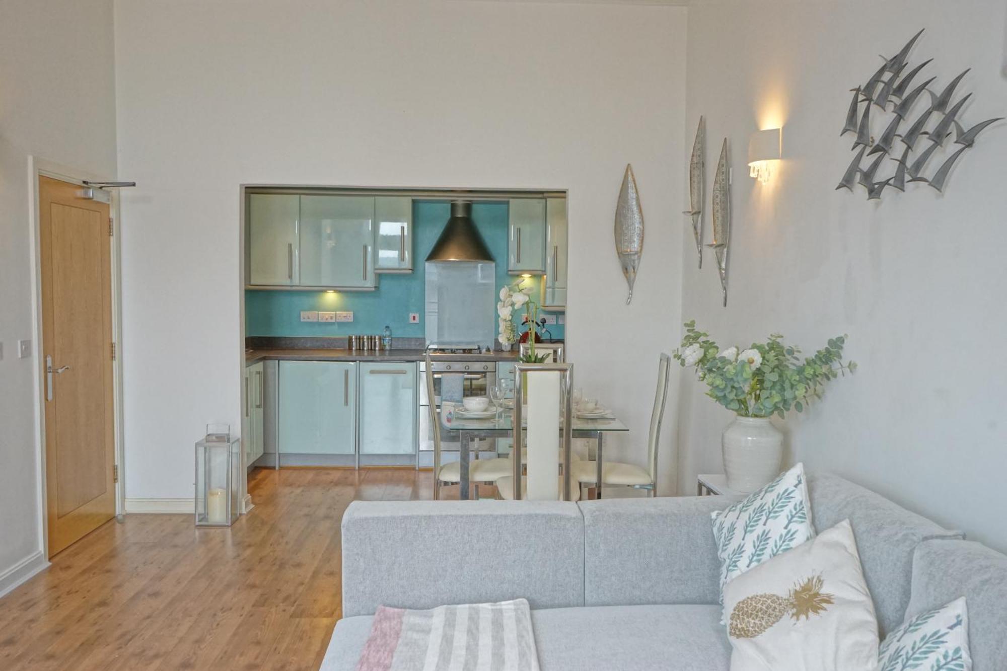 Soak Up The Light At A Soothing, Stylish Apartment In Swansea Marina Εξωτερικό φωτογραφία