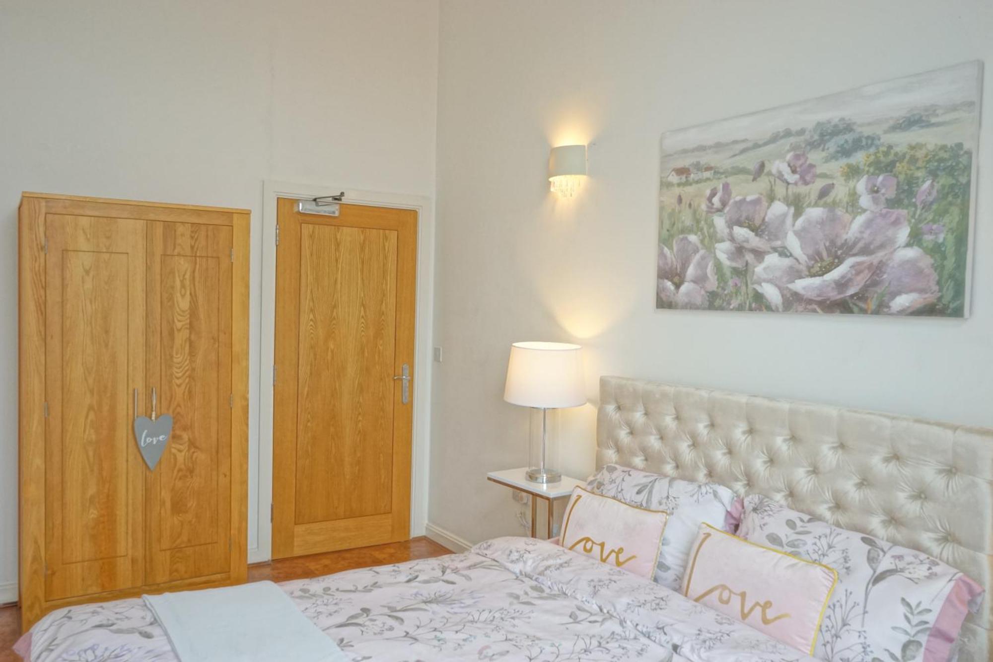Soak Up The Light At A Soothing, Stylish Apartment In Swansea Marina Εξωτερικό φωτογραφία
