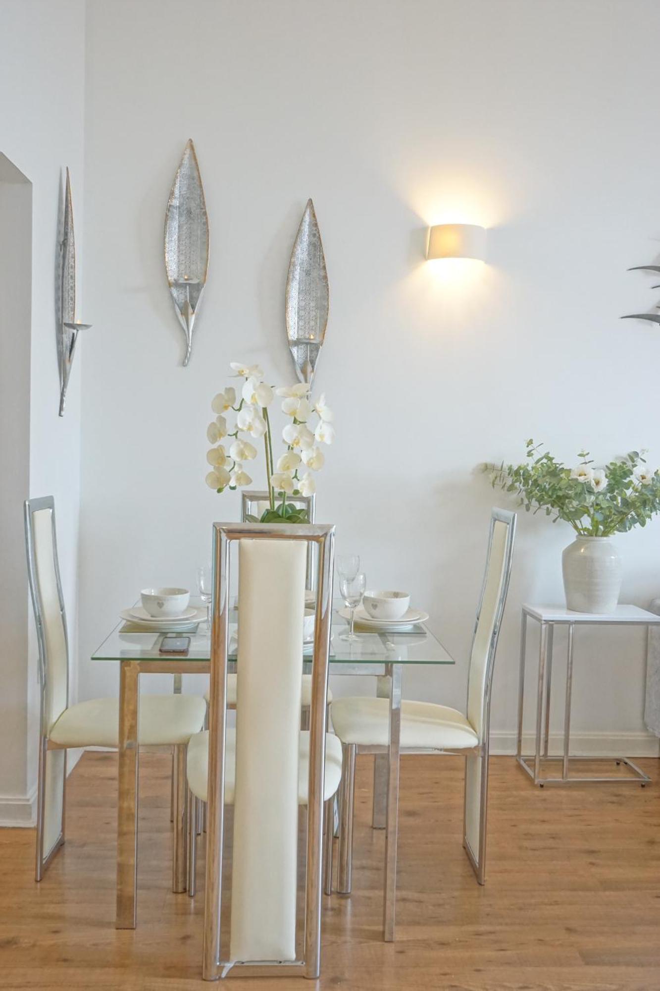 Soak Up The Light At A Soothing, Stylish Apartment In Swansea Marina Εξωτερικό φωτογραφία