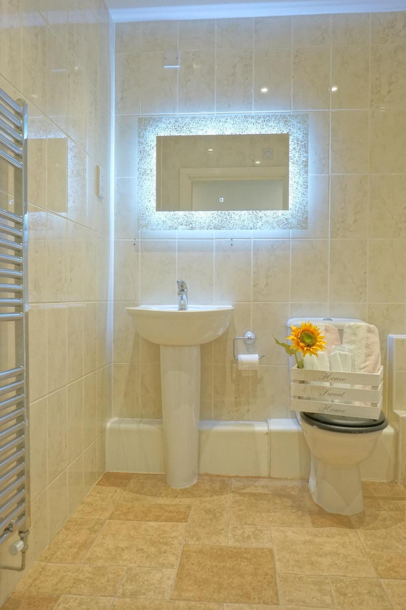 Soak Up The Light At A Soothing, Stylish Apartment In Swansea Marina Εξωτερικό φωτογραφία