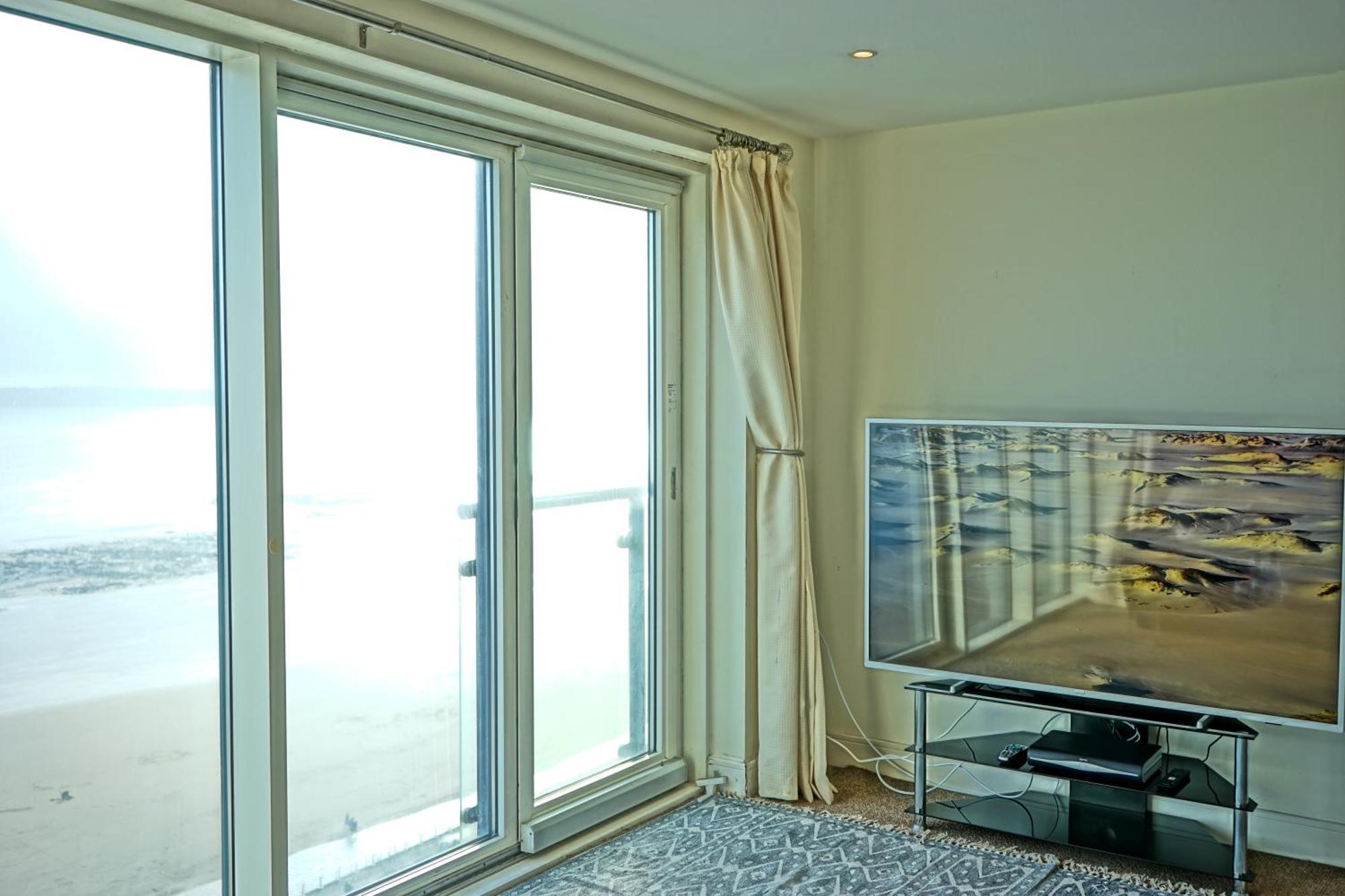 Soak Up The Light At A Soothing, Stylish Apartment In Swansea Marina Δωμάτιο φωτογραφία