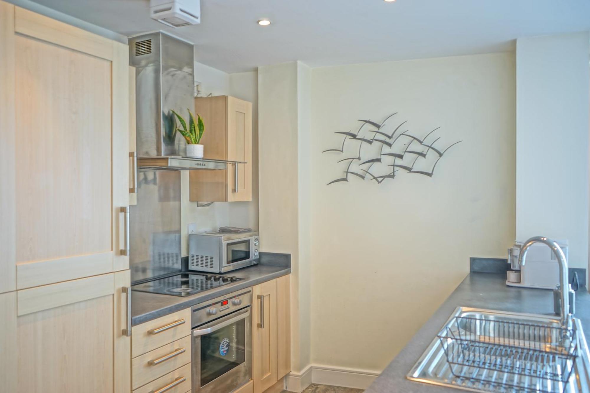 Soak Up The Light At A Soothing, Stylish Apartment In Swansea Marina Δωμάτιο φωτογραφία